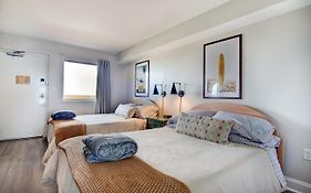 Oceanfront Escape Renovated Suite At Camelot
